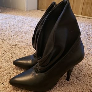 Report High heels booties